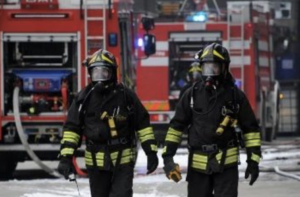 Tragedia a Ferrara: Incendio in un camper causa la morte di due persone